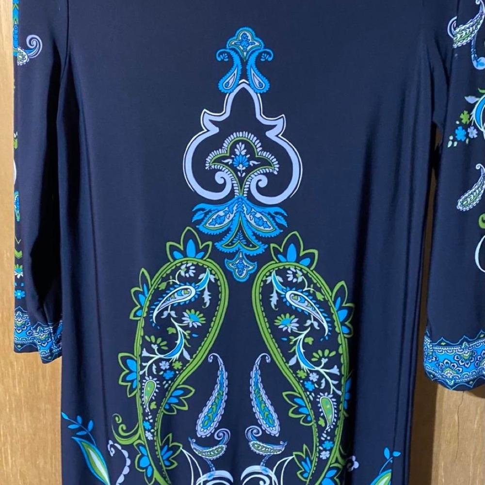 London Times blue paisley print dress with 3/4 sleeves. Size: L